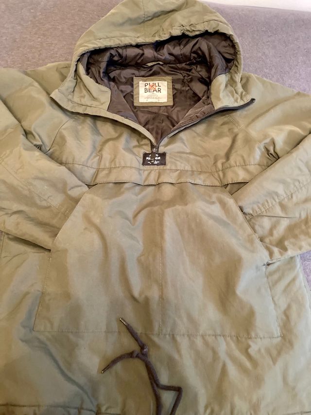 cazadora canguro en color Kaki