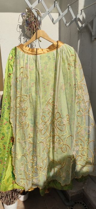Traje fallera en buen estado