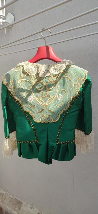 Traje fallera en buen estado