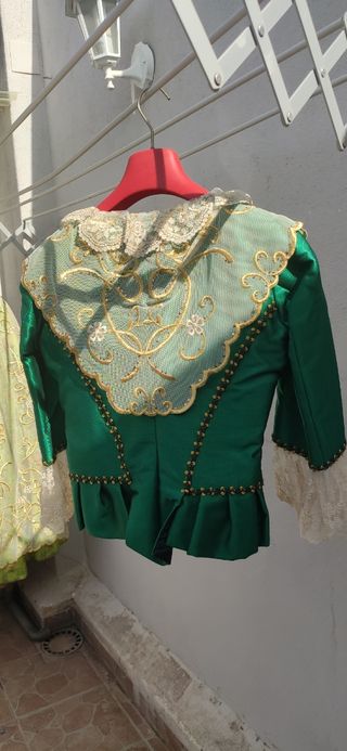 Traje fallera en buen estado
