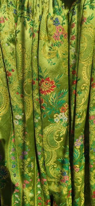 Traje fallera en buen estado