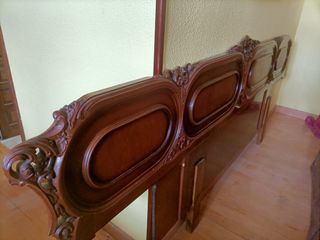Conjunto dormitorio de madera noble y marmol