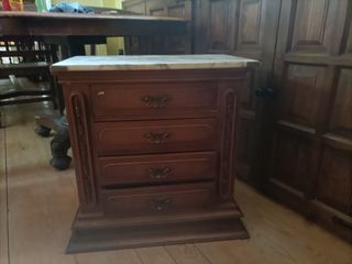 Conjunto dormitorio de madera noble y marmol