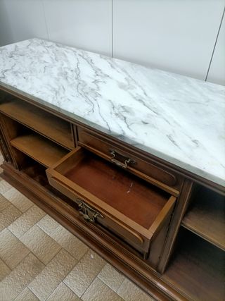 Conjunto dormitorio de madera noble y marmol