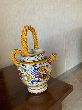 Vasi di ceramica tedeschi dipinti a mano