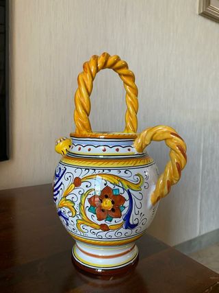 Vasi di ceramica tedeschi dipinti a mano
