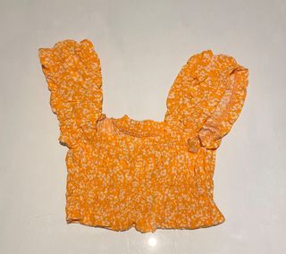 Top naranja print flores blancas