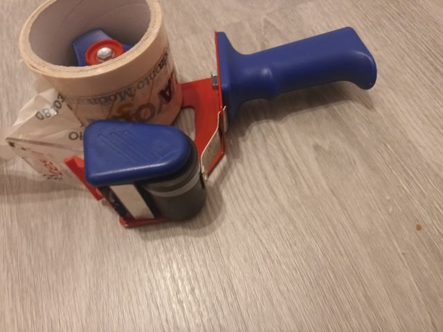 máquina de celo adhesivo