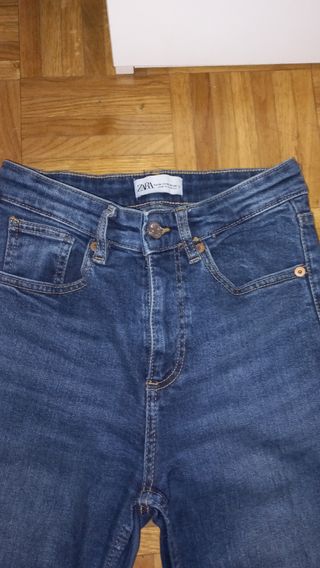 Pantalones vaqueros campana