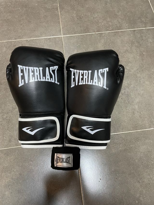 Guantes y vendas Everlast