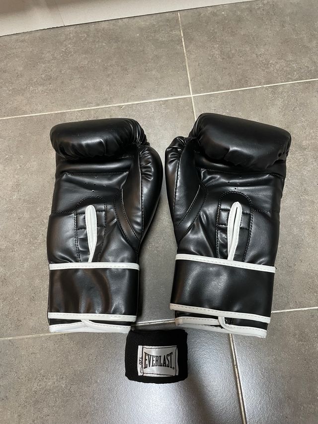Guantes y vendas Everlast
