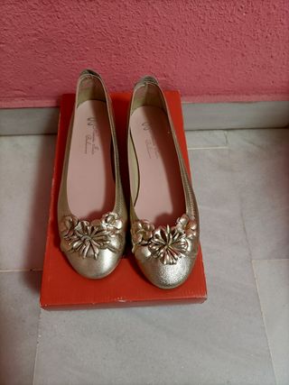 Manoletinas doradas chicas