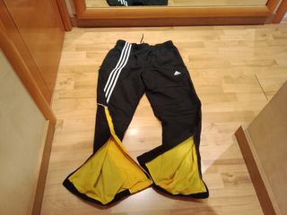 VINTAGE 2011. PANTALONES ADIDAS. TALLA L