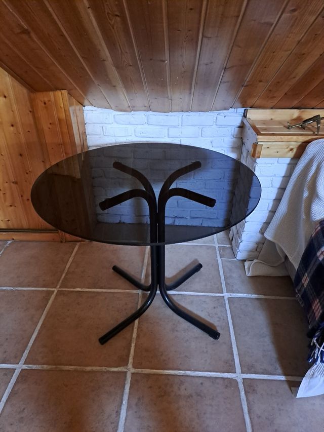 Bonita mesa redonda cristal.