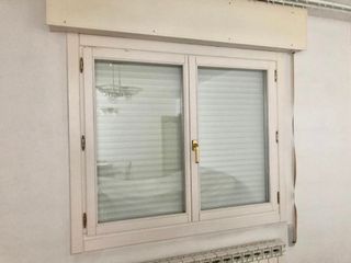 Ventana de madera, cristal CLIMALIT, persiana ALU