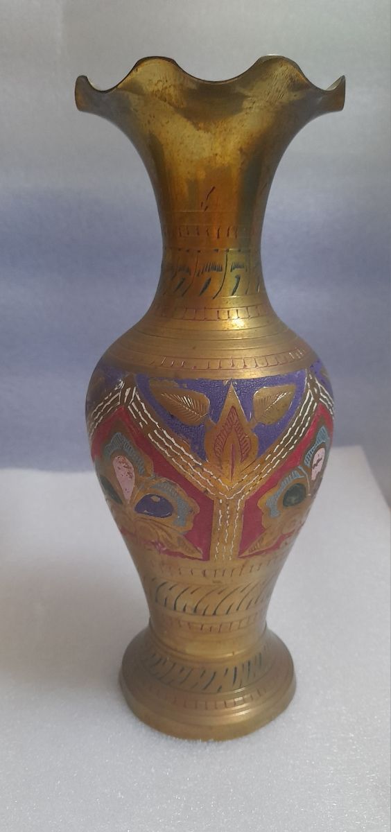 Pozo y jarrón (latón, bronce)