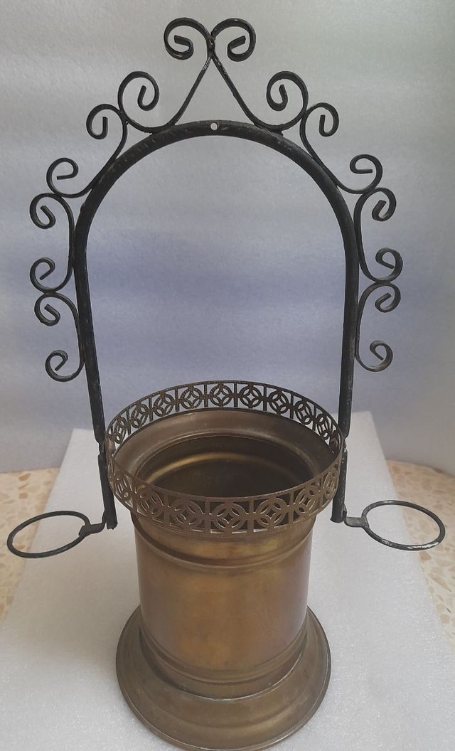 Pozzo e vaso (ottone, bronzo)