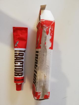 Antiguo bote crema para el calzado marca TRACTOR