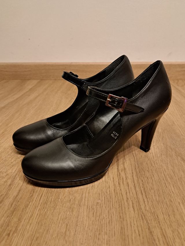 Décolleté con laccetto in vera pelle