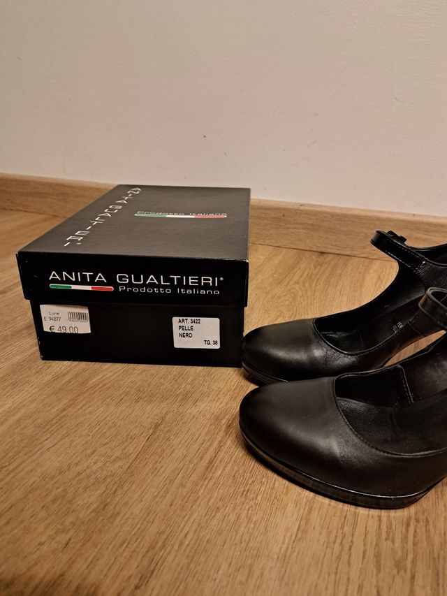 Décolleté con laccetto in vera pelle