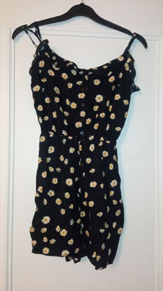 Mono Bershka XS corto negro con tirantes