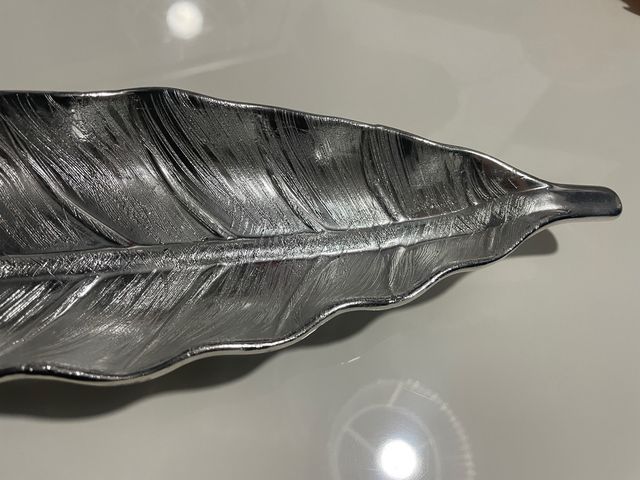bandeja forma de hoja decorativa color plata
