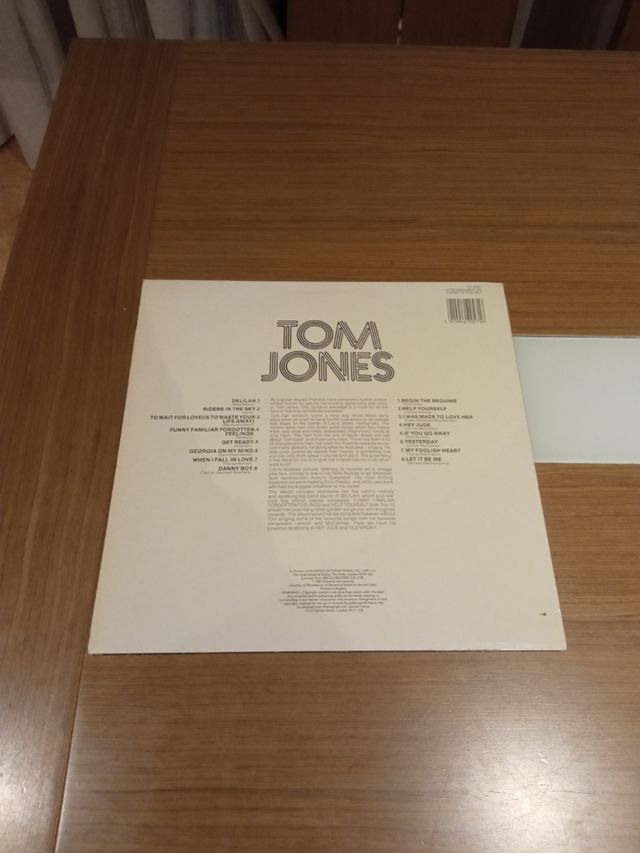 VINILO TOM JONES 1982