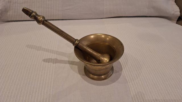 +Mortero vintage de bronce