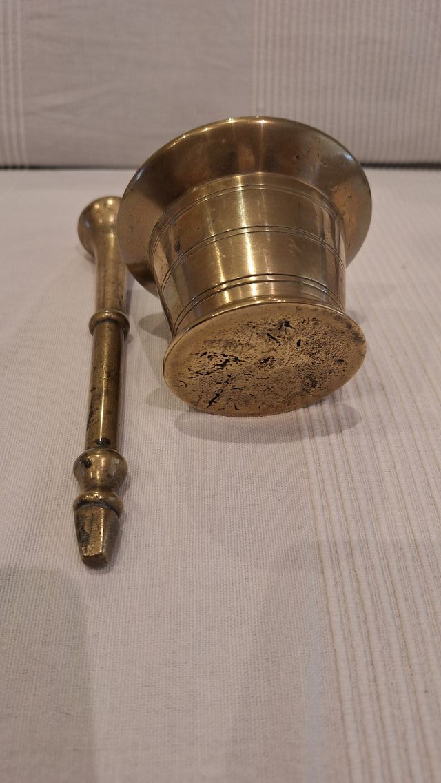 +Mortero vintage de bronce