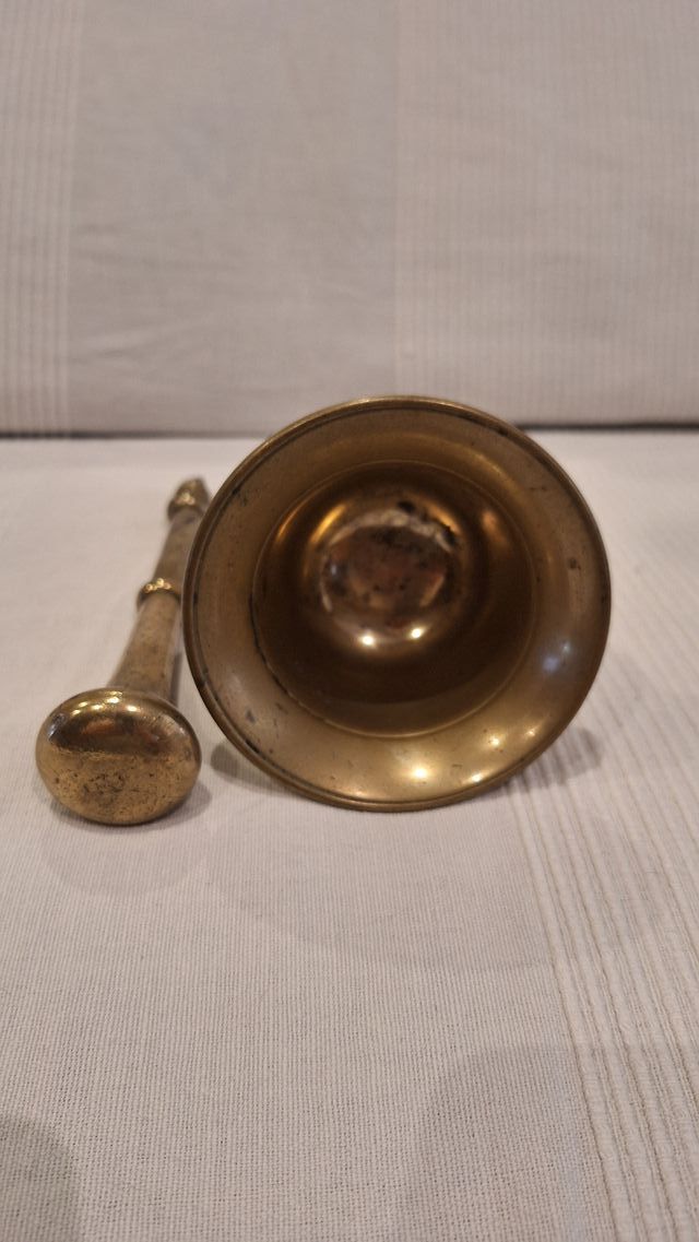 +Mortero vintage de bronce