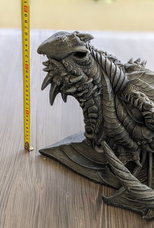 Cabeza de dragón decorativa