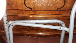 Sedie Ikea acciaio e plastica dura