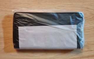 Cartera de piel acolchada,para mujer.Negra.