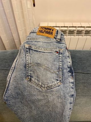 Pantalon vaquero Tommy Hilfiger 10 años 140 cm