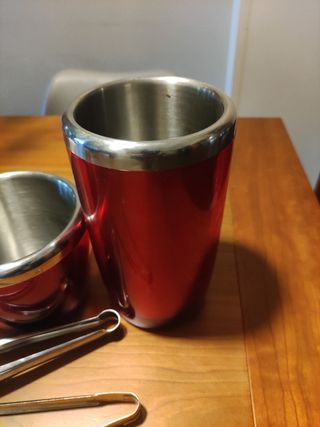 Cubitera y enfriador botella rojo