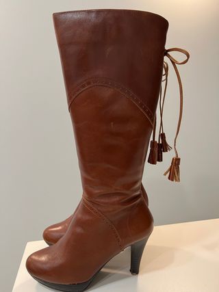 Botas de tacon de  piel marrón T38