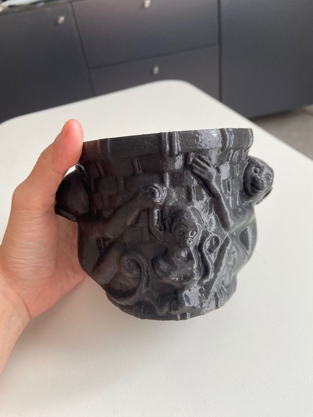 Monkey pen holder can holder