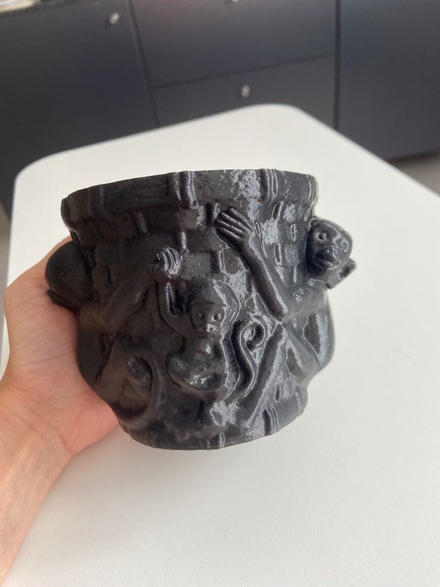 Monkey pen holder can holder