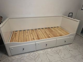 cama divan Hemnes
