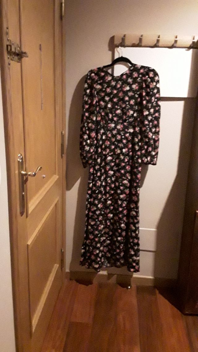 VESTIDO LARGO NEGRO CON FLORECILLAS