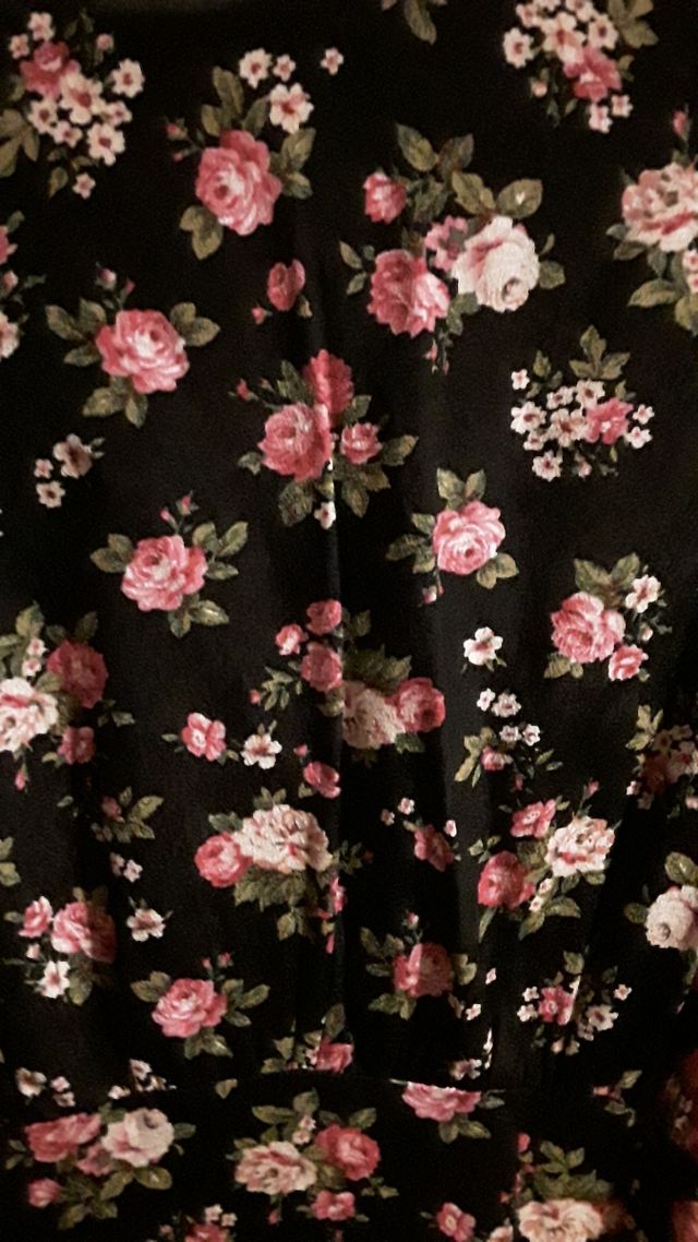 VESTIDO LARGO NEGRO CON FLORECILLAS