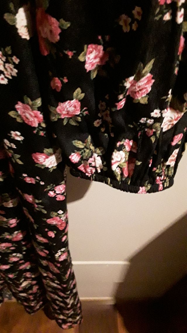 VESTIDO LARGO NEGRO CON FLORECILLAS