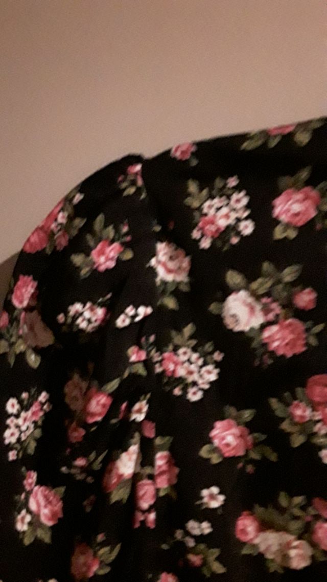 VESTIDO LARGO NEGRO CON FLORECILLAS