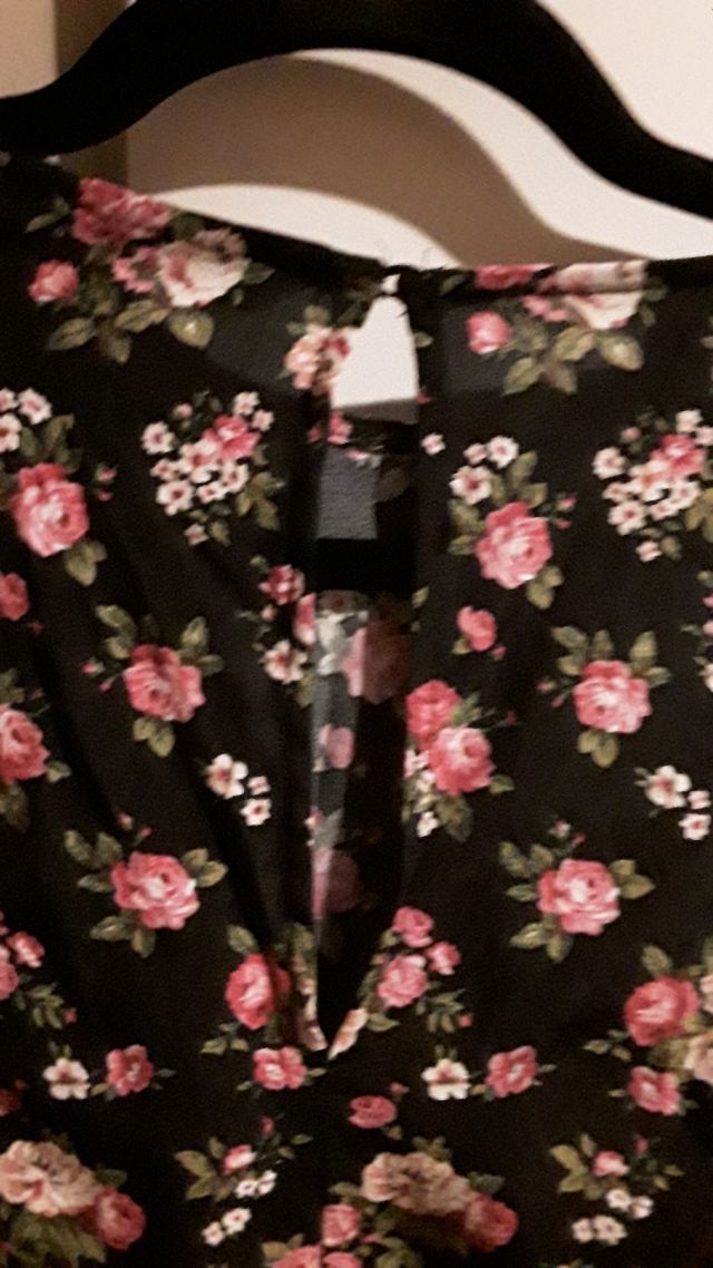 VESTIDO LARGO NEGRO CON FLORECILLAS