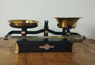 Antigua Balanza de dos Platos Nivi 1kg