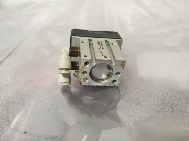 Pinza neumática SMC MHK2 16D