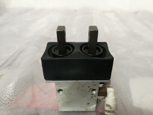 Pinza neumática SMC MHK2 16D