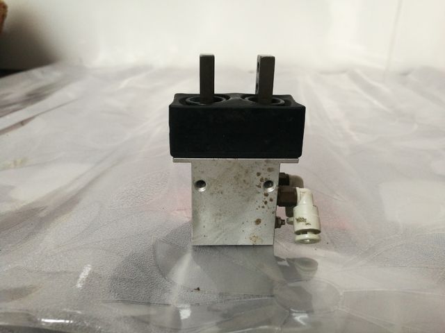 Pinza neumática SMC MHK2 16D