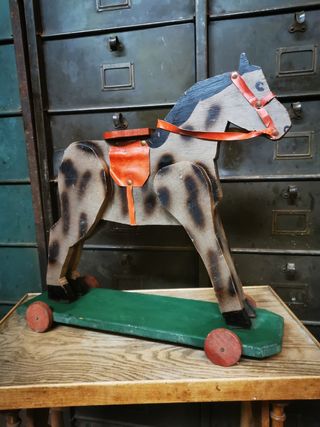 Caballo madera antiguo. Juguete