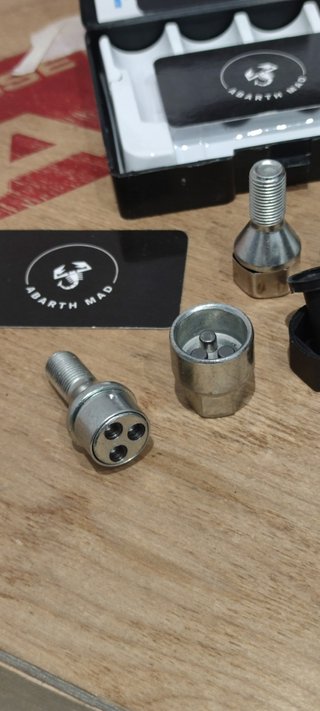Abarth Fiat Kit Tornillos Antirrobo + Llaves